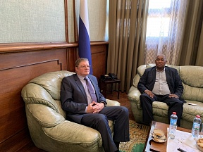 Rencontre de l’Ambassadeur de Russie Andrey Andreev avec le Gouverneur de la région de Melaky Patrick Ratsitohara 