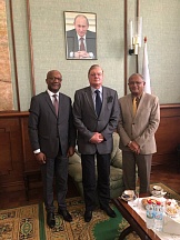 Rencontre de l'Ambassadeur de Russie à Madagascar Andrey Andreev avec le Président de l'Académie Malagasy Raymond Ranjeva