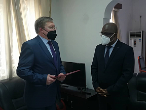 Sur la présentation des copies figurées des lettres de créance de S.E.M Andrey Andreev, Ambassadeur de Russie, à S.E.M. Dhoihir Dhoulkamal, Ministre des Affaires étrangères de l'Union des Comores