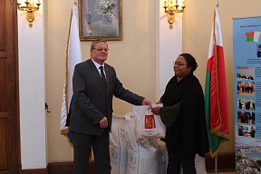 Remise de l'aide alimentaire russe à la République de Madagascar 