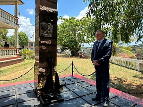 Andrey Andreev, Ambassadeur de Russie à Madagascar, a fait la commémoration des marins russes à l’île Nosy Be