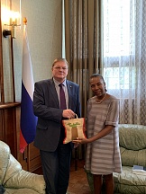Rencontre de l’Ambassadeur de Russie, Andrey Andreev, avec la Ministre de l'Artisanat de Madagascar, Sophie Ratsiraka 