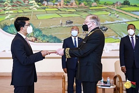 Sur la présentation des lettres de créance de l’Ambassadeur de Russie à S.E.M. Andry Rajoelina, Président de la République de Madagascar