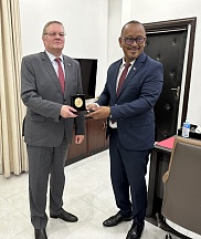 Sur la rencontre de l’Ambassadeur de Russie à Madagascar S.E.M. Andrey Andreev avec S.E.M. André Haja Resampa, Ministre de la Jeunesse et des Sports de la République de Madagascar