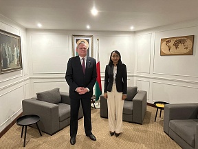 Rencontre de l’Ambassadeur de Russie Andrey Andreev avec la Ministre des Affaires étrangères de la République de Madagascar Rafaravavitafika Rasata Rencontre de l’Ambassadeur de Russie Andrey Andreev avec la Ministre des Affaires étrangères de la République de Madagascar Rafaravavitafika Rasata